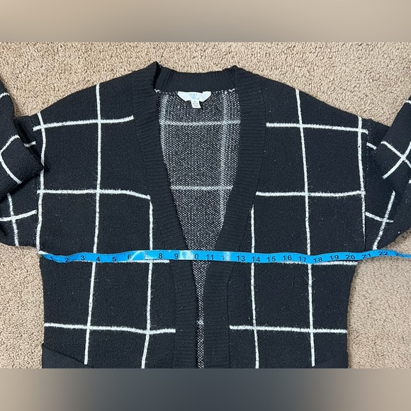 Time and Tru Grid Patterned Cardigan - black soot plaid, M - Picture 6 of 8